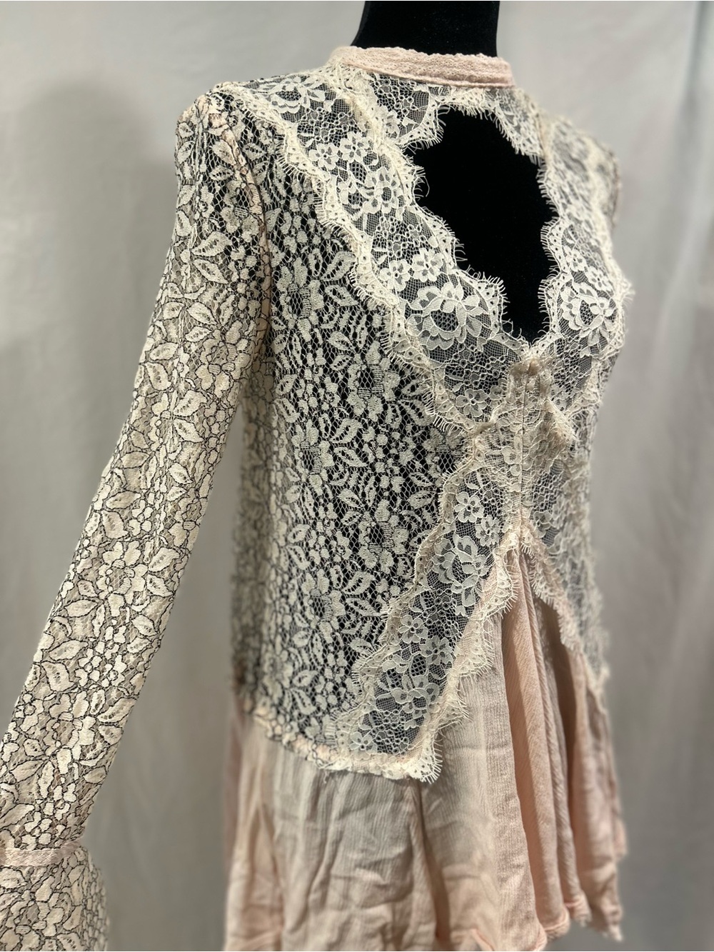 Free People Secret Origins lace tunic dress features a romantic flare sleeves - Picture 2 of 7